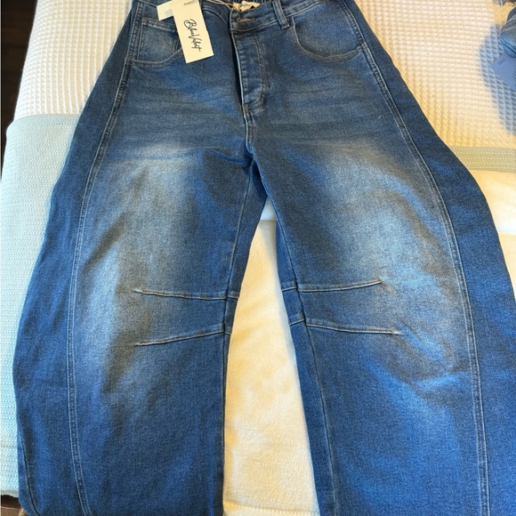 Women's Denim Jeans - Picture 2 of 3